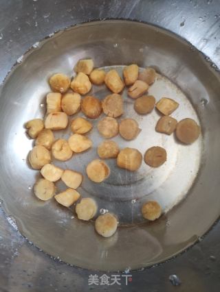 烧猪头花生瑶柱菜心粥的做法步骤：3