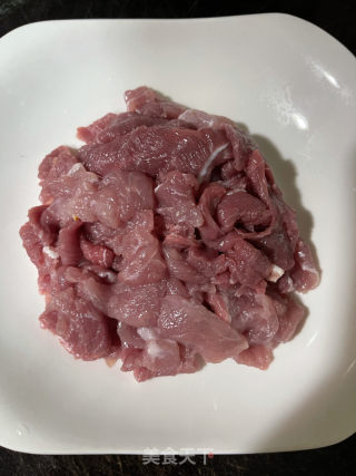 水煮酸菜豆腐肉片的做法步骤：1