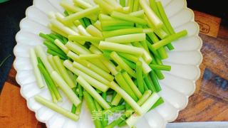 蒜薹炒肉里的小秘密的做法步骤：2