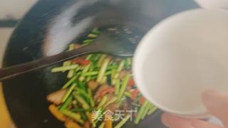 蒜薹炒肉里的小秘密的做法步骤：10