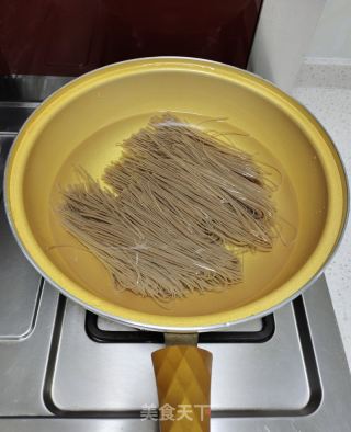 自制爽口冷面的做法步骤：2