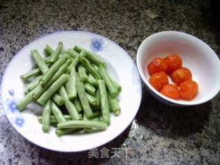 咸蛋黄炒四季豆的做法步骤：1
