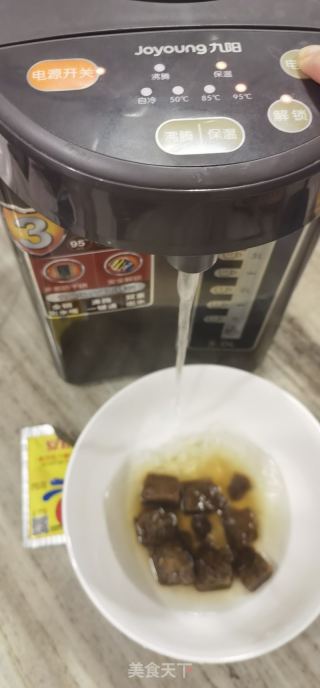 红糖发糕的做法步骤：1