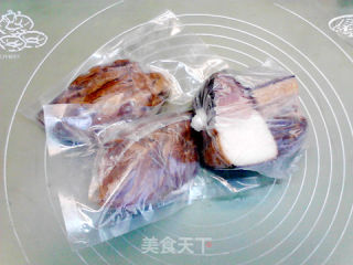 笋干酱肉白玉米面包子的做法步骤：1