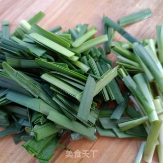 鸽汤炒韭菜的做法步骤：2