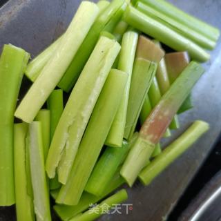 虾仁炒马兰头的做法步骤：3