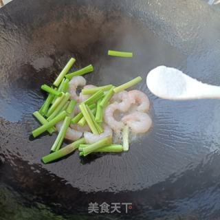 虾仁炒马兰头的做法步骤：7