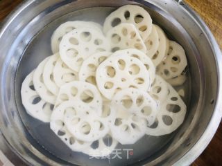 蒜汁藕片的做法步骤：1