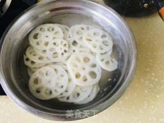 蒜汁藕片的做法步骤：4