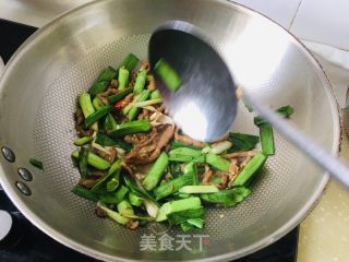 蒜苗炒过油肉的做法步骤：6