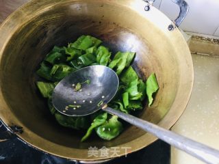 㸆辣椒炒肉的做法步骤：3