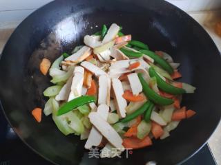 胡萝卜菜心炒豆干的做法步骤：5
