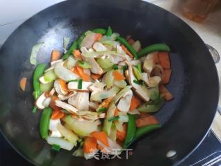 胡萝卜菜心炒豆干的做法步骤：6