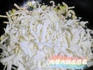 肉丝炒饼的做法步骤：4