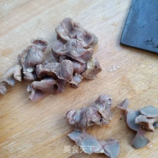 蒜苔炒鸽胗的做法步骤：3