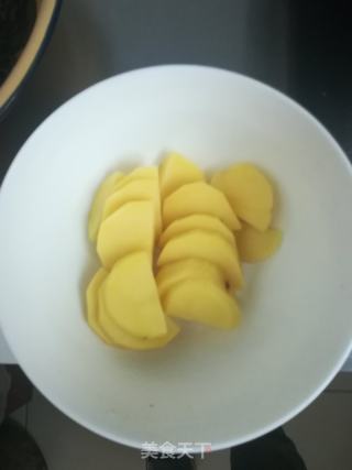 野蘑菇鸡肉蔬菜汤的做法步骤：4