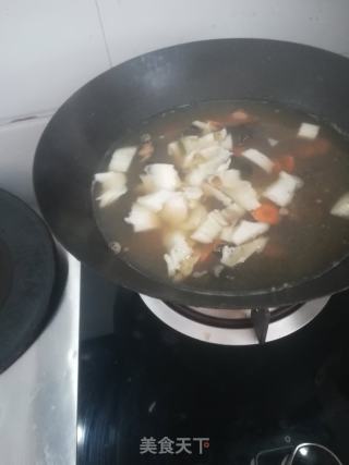 野蘑菇鸡肉蔬菜汤的做法步骤：6