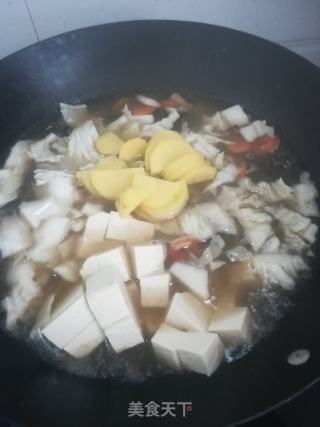 野蘑菇鸡肉蔬菜汤的做法步骤：9