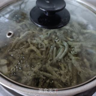 虾仁炒构树穗的做法步骤：6