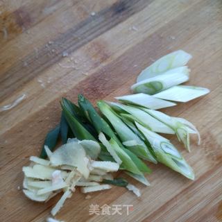 虾仁炒构树穗的做法步骤：9