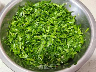 韭菜鸡蛋馅菜盒的做法步骤：1