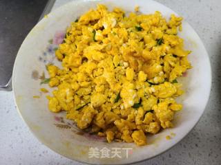 韭菜鸡蛋馅菜盒的做法步骤：2