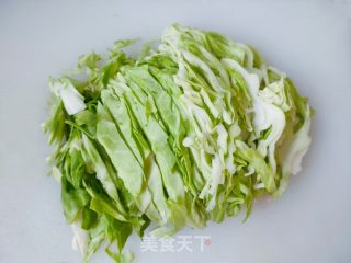 包菜炒肉的做法步骤：3