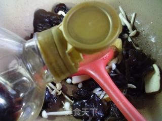 菌菇炒香干的做法步骤：5