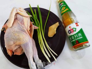简单易做，营养滋补的清蒸童子鸡的做法步骤：1