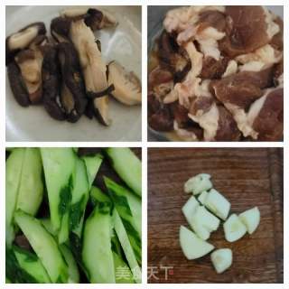香菇瘦肉炒青瓜的做法步骤：1