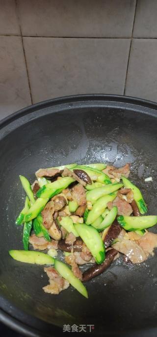 香菇瘦肉炒青瓜的做法步骤：6