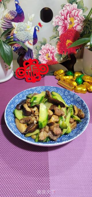 香菇瘦肉炒青瓜的做法步骤：8