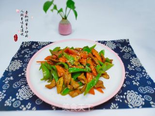 青椒胡萝卜炒肉的做法步骤：1