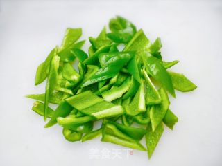 青椒胡萝卜炒肉的做法步骤：3