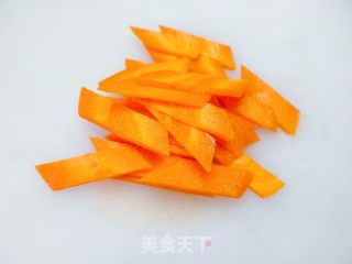 青椒胡萝卜炒肉的做法步骤：4