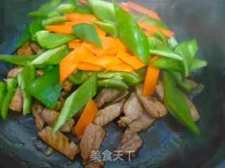 青椒胡萝卜炒肉的做法步骤：6