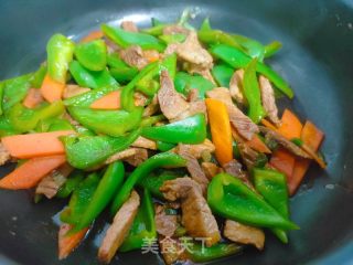 青椒胡萝卜炒肉的做法步骤：7