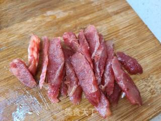生菜炒广式腊肠的做法步骤：3