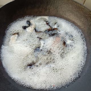 豆皮木耳炒蒜苔的做法步骤：5