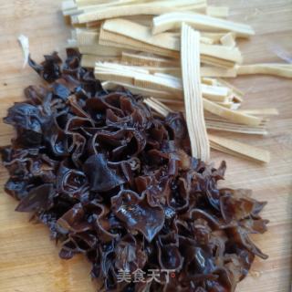 豆皮木耳炒蒜苔的做法步骤：6