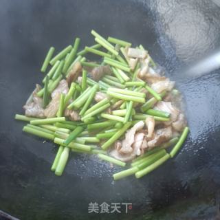 豆皮木耳炒蒜苔的做法步骤：12