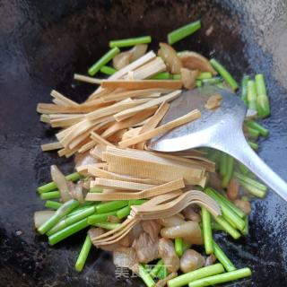 豆皮木耳炒蒜苔的做法步骤：13