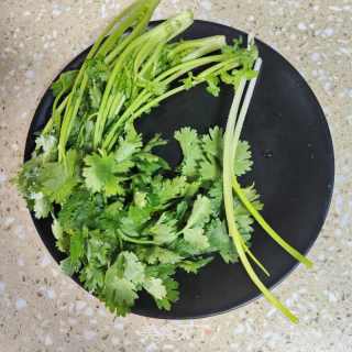 香菜牛肉燕麦粥的做法步骤：2