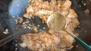 辣白菜鱿鱼炒饭的做法步骤：7