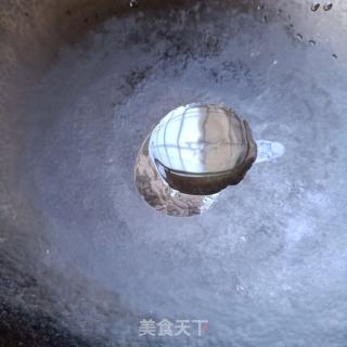 鸡蛋虾仁炒熟菠菜杆的做法步骤：4