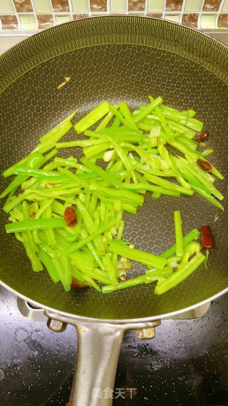 辣炒鸭肠的做法步骤：5