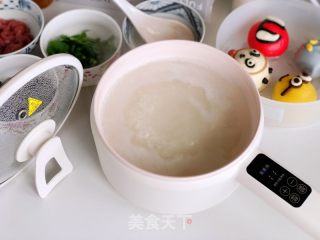 宝宝皮蛋瘦肉粥的做法步骤：4