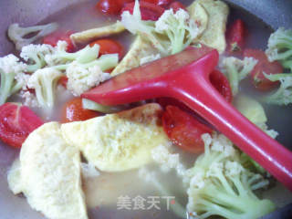 蛋饺花菜番茄汤的做法步骤：8