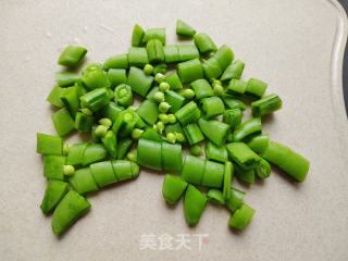 肉末甜豆燕麦粥的做法步骤：1