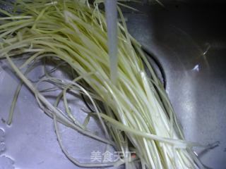 瘦肉炒韭黄的做法步骤：2